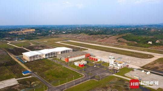 首現有人機與無人機同場飛行 自貢航空產業園即將上演“飛行秀”